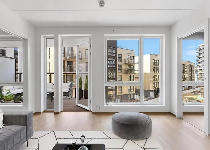 Nydalen/storo- Ved T-banestasjon * Oslo